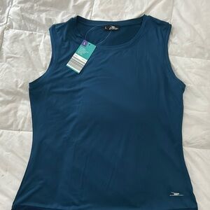 Pack of 2 performance tank tops
New with tags 

Large